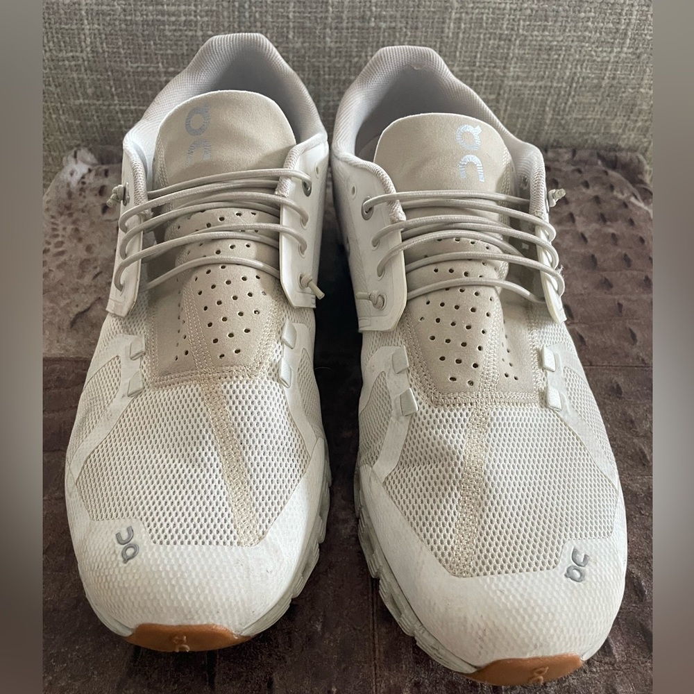 On- running men’s sneaker